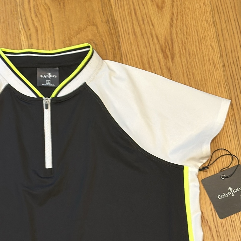 NWT Belyn Key Princess Seam Cap Sleeve Shirt Black White Neon Green Small Golf - Picture 2 of 8